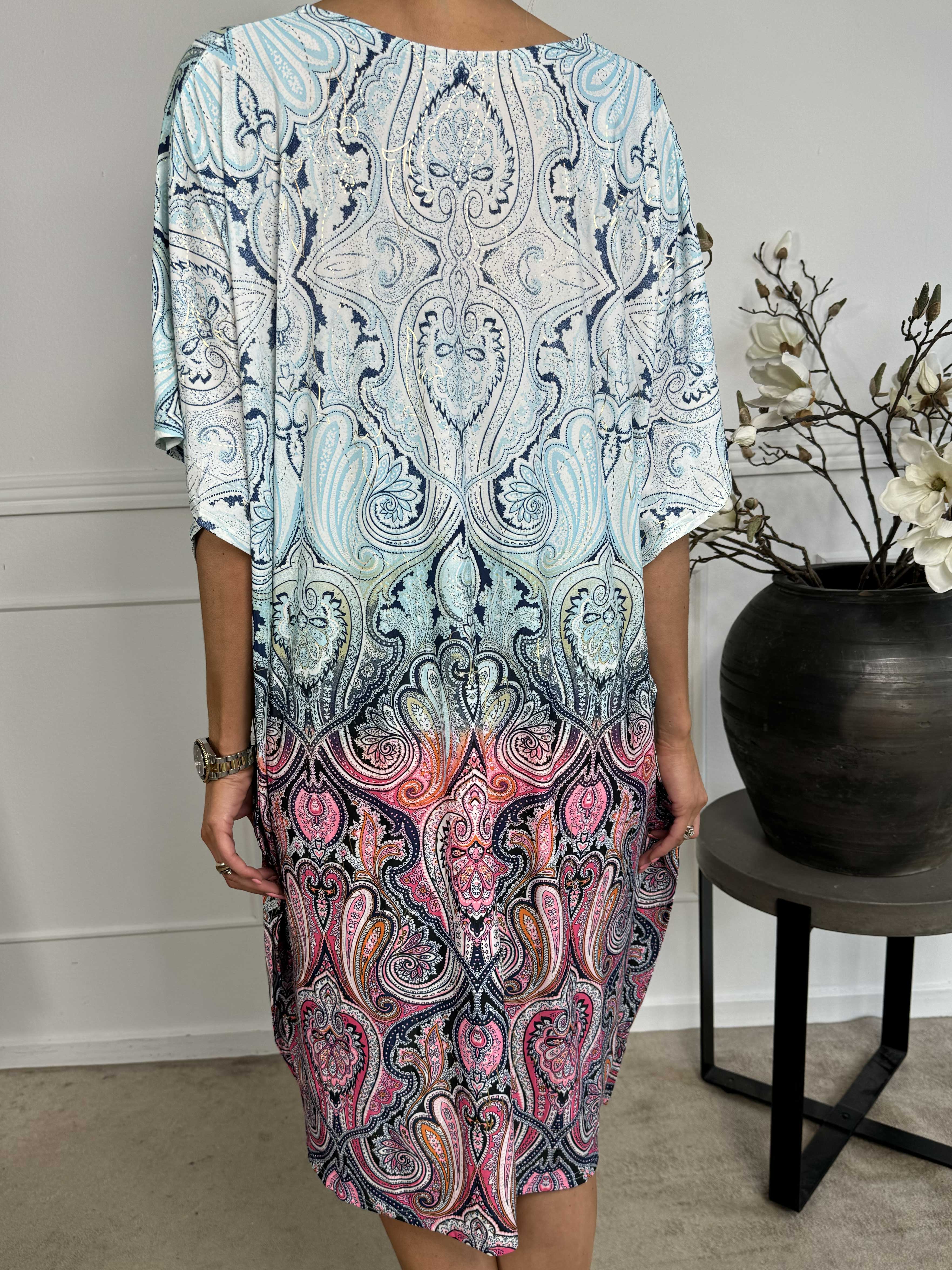 Azmina Tamaria - Tunikaklänning i lös passform med resår